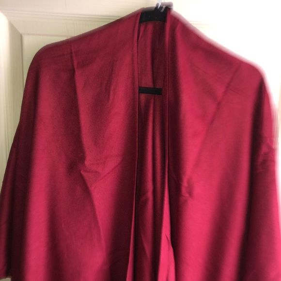 NWT Open Poncho with Pom Poms - Picture 4 of 4